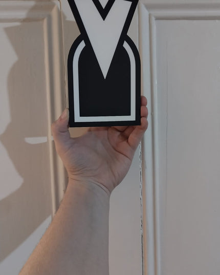 Skyrim Large quest marker - homemade Door sign